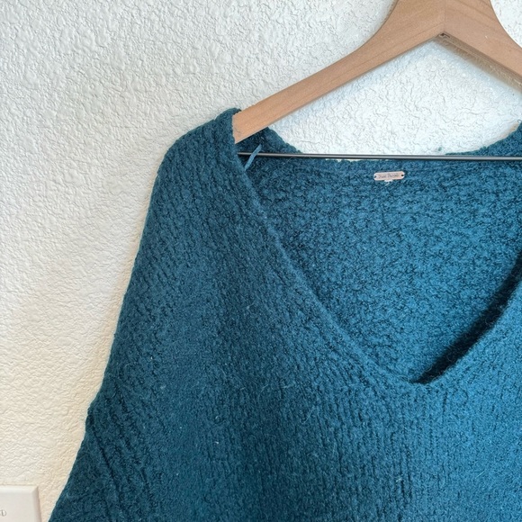 Free People Women's S Lofty Chunky Boucle Knit Oversized Drop Shoulder Sweater - Picture 7 of 10